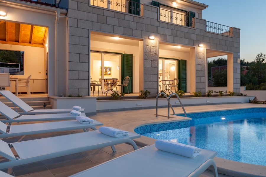 Villa Milna with pool